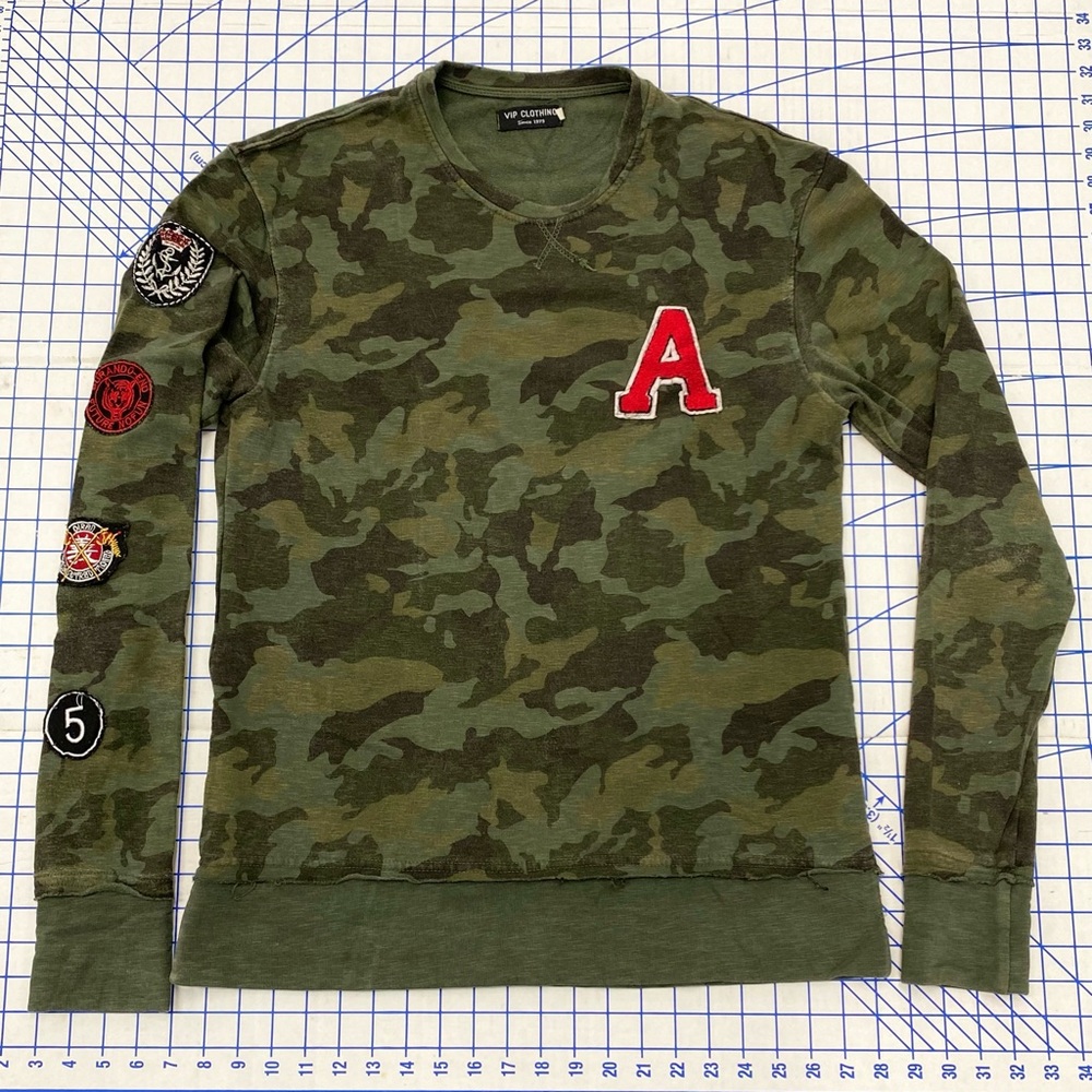 VIP Clothing Long Sleeve Sweatshirt w/ Patches XL Green Camouflage